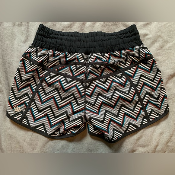 lululemon Seawheeze 2014 Tracker Short II - Picture 4 of 4